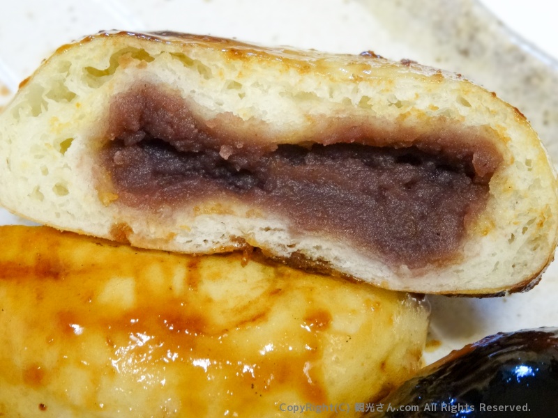中身にあんこが入っている焼きまんじゅうもある