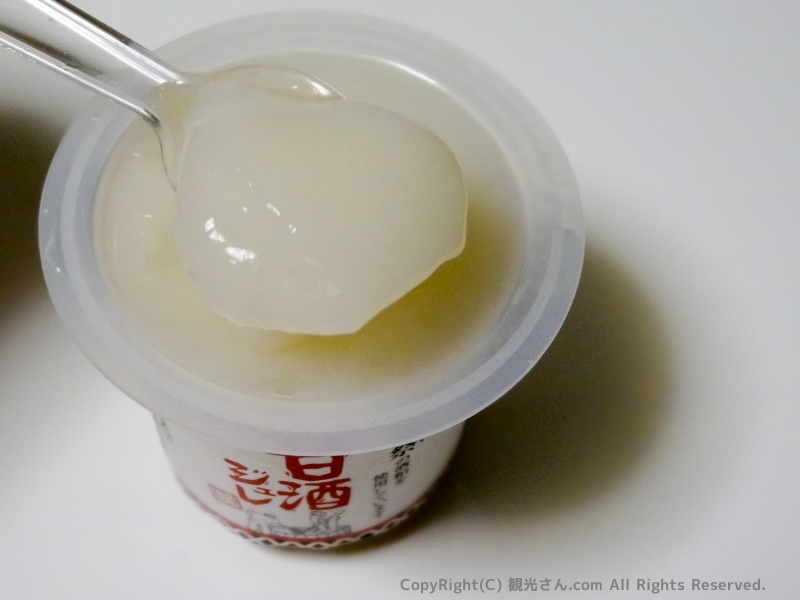 酒粕が入っているので色は少し濁っている