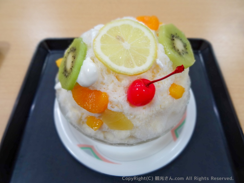ヨーグルト白熊（本当はメロンもついているが店員さんがトッピングし忘れるという不運に見舞われたため写真上ではメロンなし）