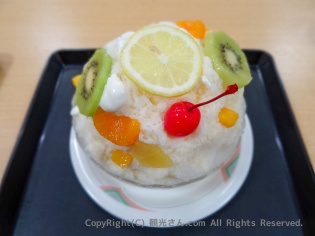 ヨーグルト白熊（本当はメロンもついているが店員さんがトッピングし忘れるという不運に見舞われたため写真上ではメロンなし）