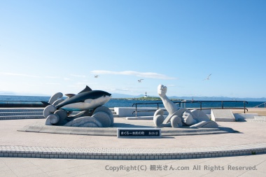 マグロ一本釣りの銅像