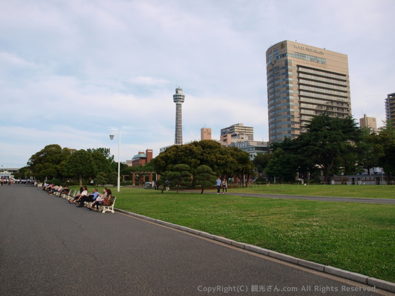 横浜マリンタワー