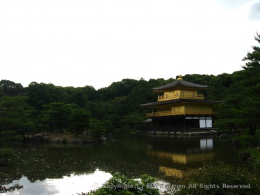 鏡湖池と金閣（舎利殿）