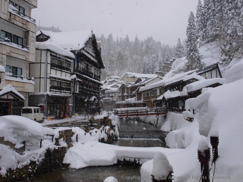銀山温泉街