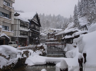 銀山温泉街