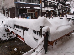 雪で通行止め