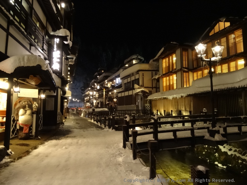 夜の銀山温泉