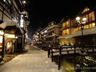 夜の銀山温泉